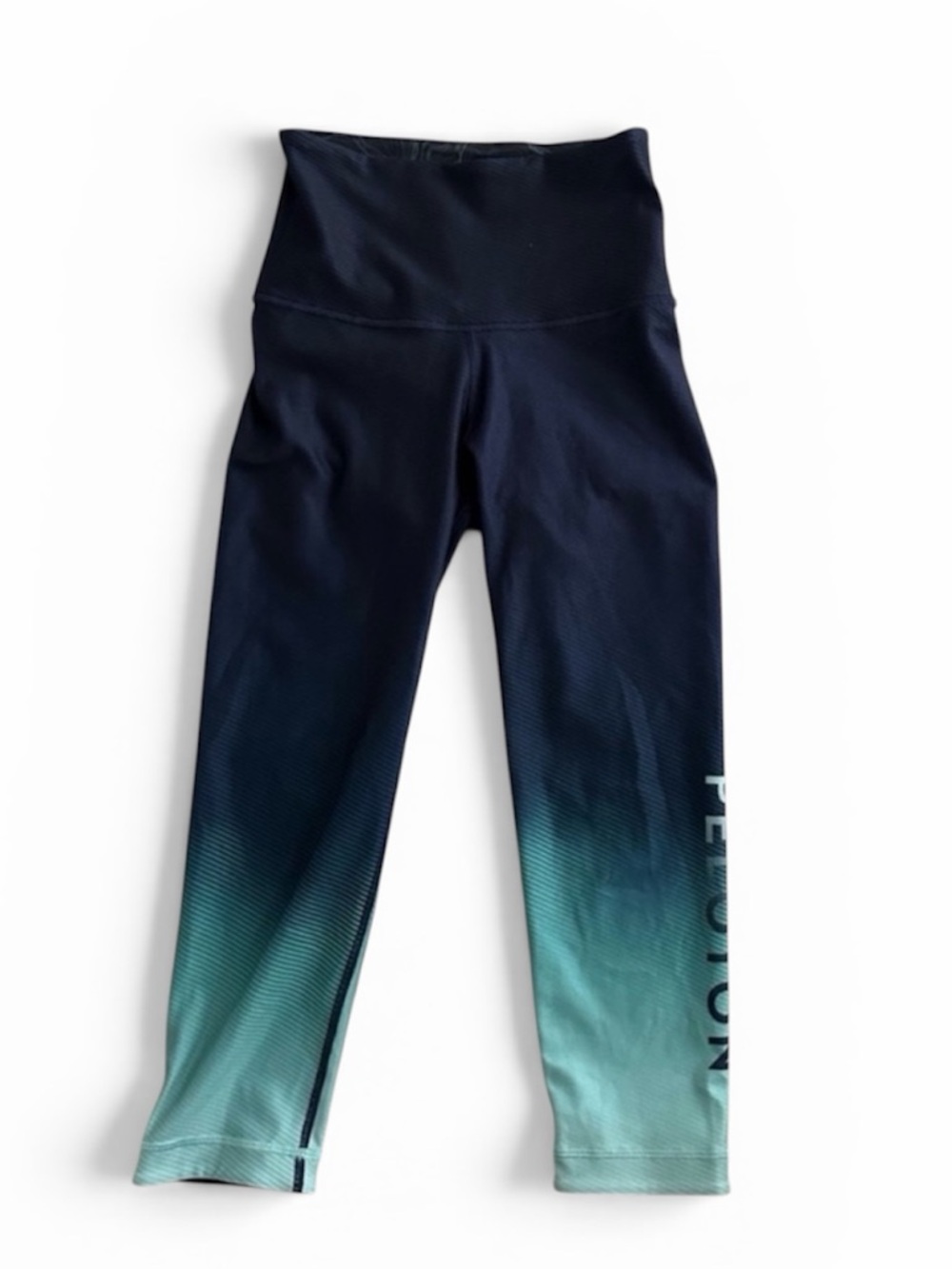 Peloton Reversible Blue Gradient Cropped
Leggings XS- Thick Waistband